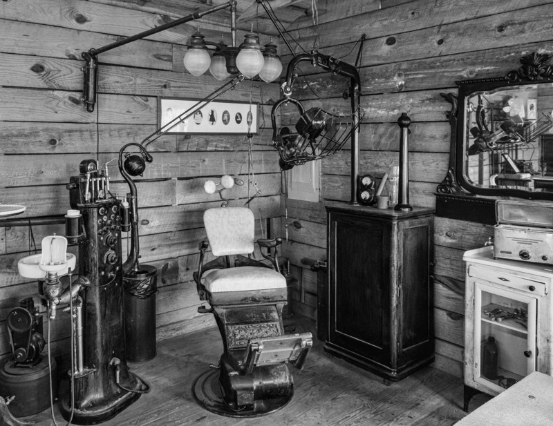 Black and white picture of a pediatric dentistry office